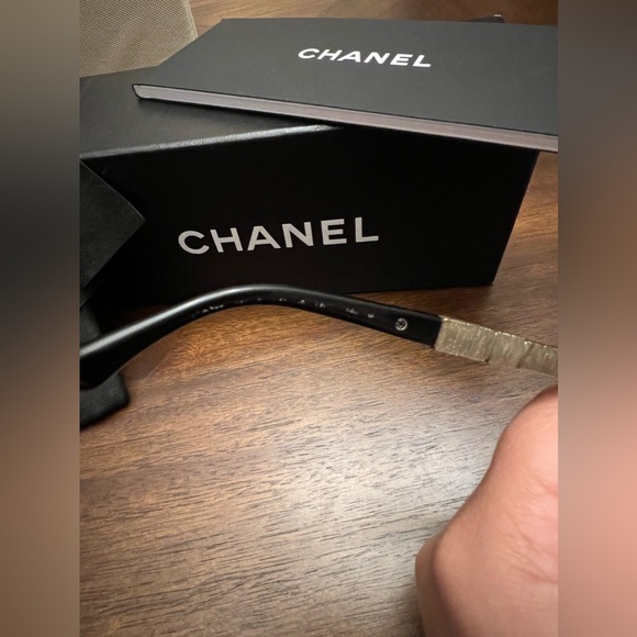 Chanel polarized sunglasses with Swarovski crystals - Picture 8 of 11